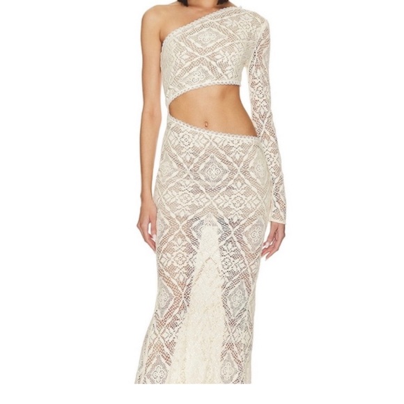 Bronx and banco gown - Picture 7 of 7